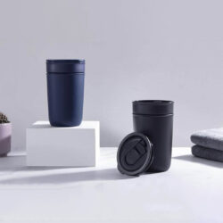 SAVONA - Hans Larsen Premium Ceramic Tumbler With Recycled Protective Sleeve - Black - Image 3