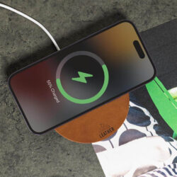 ANZIO - Recycled Leather 15W Wireless Charger - White/Tan - Image 3