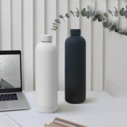 GRIGNY - Soft Touch Insulated Water Bottle - 1000ml - Black - Image 3